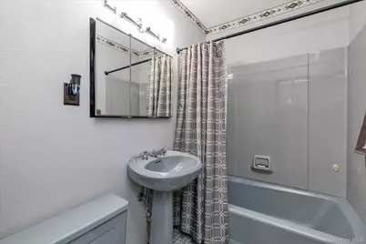 206 Arlington Street, Mineola, NY 11501 - Photo 12