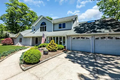 23 Campus Lane, Ronkonkoma, NY 11779 - Photo 2