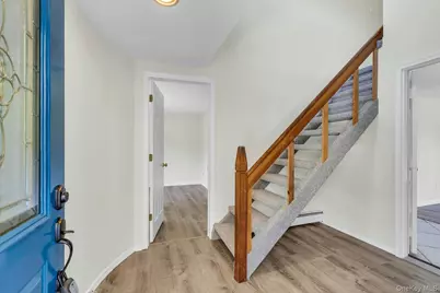 23 Campus Lane, Ronkonkoma, NY 11779 - Photo 4