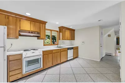 23 Campus Lane, Ronkonkoma, NY 11779 - Photo 8