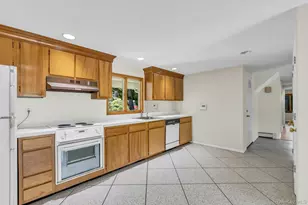 23 Campus Ln, Ronkonkoma, NY 11779 - Photo 8