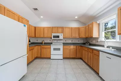 575 Willow Drive, East Marion, NY 11939 - Photo 10