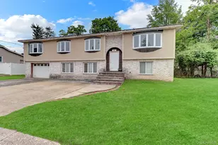 41 Fremont St, Lindenhurst, NY 11757 - Photo 2