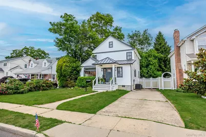 246 Oak Street, Bellmore, NY 11710 - Photo 4