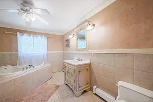 612 Blue Point Rd, Holtsville, NY 11742 - Photo 16
