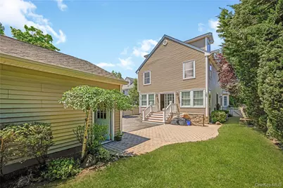 20 Woods Place, Rockville Centre, NY 11570 - Photo 6