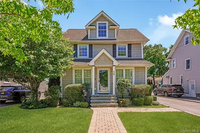 20 Woods Place, Rockville Centre, NY 11570 - Photo 1
