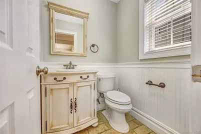 20 Woods Place, Rockville Centre, NY 11570 - Photo 36