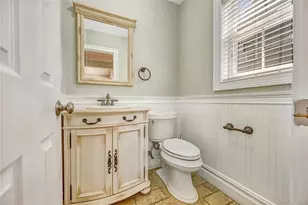 20 Woods Pl, Rockville Centre, NY 11570 - Photo 36