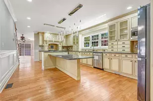 20 Woods Pl, Rockville Centre, NY 11570 - Photo 10