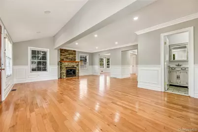 20 Woods Place, Rockville Centre, NY 11570 - Photo 8