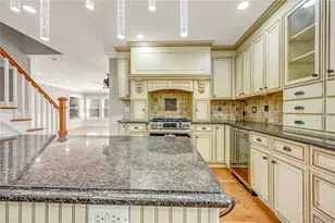 20 Woods Pl, Rockville Centre, NY 11570 - Photo 14