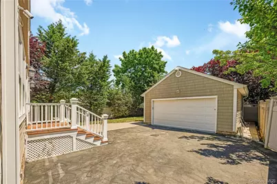 20 Woods Place, Rockville Centre, NY 11570 - Photo 4