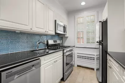 9 Bryant Crescent #1J, White Plains, NY 10605 - Photo 6