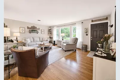 816 Blair Street, Bohemia, NY 11716 - Photo 4