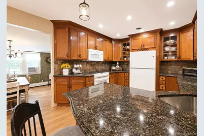 816 Blair Street, Bohemia, NY 11716 - Photo 8