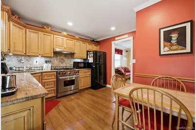 71 E 17th Street, Huntington Station, NY 11746 - Photo 4