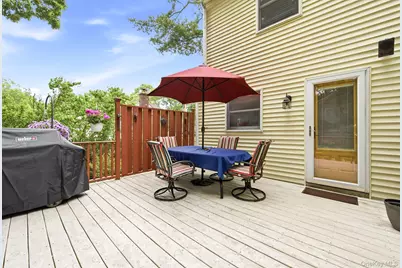 71 E 17th Street, Huntington Station, NY 11746 - Photo 32