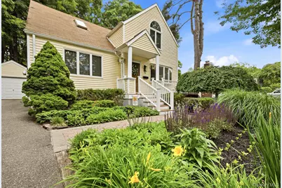 71 E 17th Street, Huntington Station, NY 11746 - Photo 2