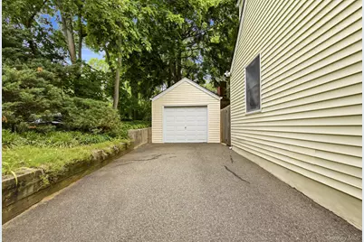 71 E 17th Street, Huntington Station, NY 11746 - Photo 38