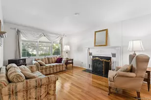 602 Syracuse Ave, Massapequa, NY 11758 - Photo 10