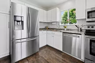30 Mercury Ave, Patchogue, NY 11772 - Photo 8