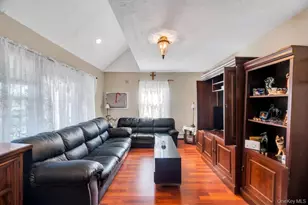 156 Shelter Ln, Levittown, NY 11756 - Photo 8