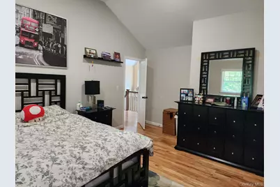 1259 N Country Road, Stony Brook, NY 11790 - Photo 16