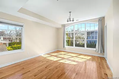 253 Devonshire Drive, New Hyde Park, NY 11040 - Photo 4