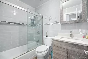 253 Devonshire Dr, New Hyde Park, NY 11040 - Photo 12