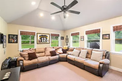 411 S Chelsea Road, White Plains, NY 10603 - Photo 32