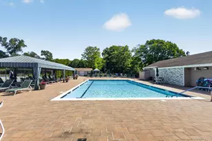 86 Hidden Ponds Cir, Smithtown, NY 11787 - Photo 36