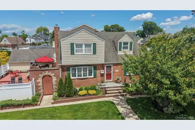1006 Glen Drive, Franklin Square, NY 11010 - Photo 2