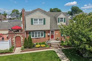 1006 Glen Dr, Franklin Square, NY 11010 - Photo 2