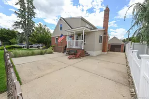 1006 Glen Dr, Franklin Square, NY 11010 - Photo 32