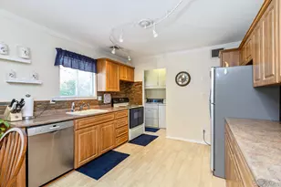 29 Beaumont Ln, Lake Grove, NY 11755 - Photo 12