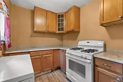 70 E Lakeland Street, Bay Shore, NY 11706 - Photo 6