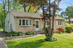 70 E Lakeland St, Bay Shore, NY 11706 - Photo 2