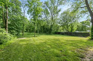 70 E Lakeland St, Bay Shore, NY 11706 - Photo 12