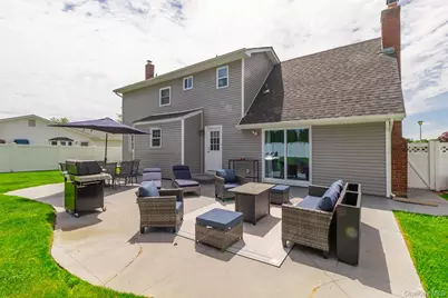 1957 Jackson Avenue, West Islip, NY 11795 - Photo 20