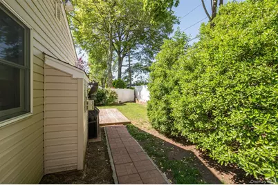 7 Briarcliff Drive, Merrick, NY 11566 - Photo 8