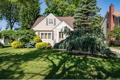 7 Briarcliff Drive, Merrick, NY 11566 - Photo 2