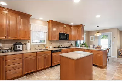 7 Briarcliff Drive, Merrick, NY 11566 - Photo 14