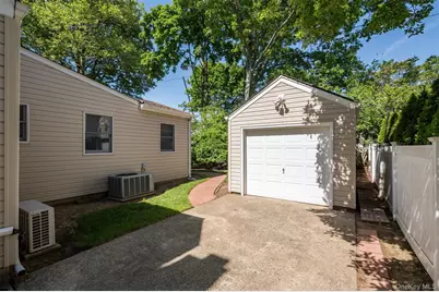 7 Briarcliff Drive, Merrick, NY 11566 - Photo 4