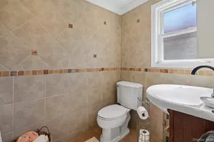 131 Floral Pkwy, Floral Park, NY 11001 - Photo 18