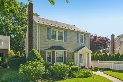 131 Floral Parkway, Floral Park, NY 11001 - Photo 2