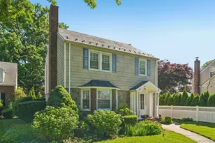 131 Floral Pkwy, Floral Park, NY 11001 - Photo 2