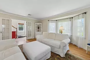 131 Floral Pkwy, Floral Park, NY 11001 - Photo 10