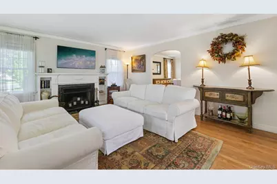 131 Floral Parkway, Floral Park, NY 11001 - Photo 8