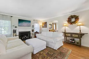 131 Floral Pkwy, Floral Park, NY 11001 - Photo 8